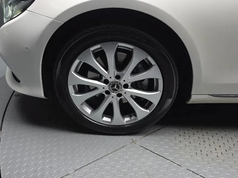 Mercedes-Benz E 220 Exclusive, снимка 5 - Автомобили и джипове - 54830439
