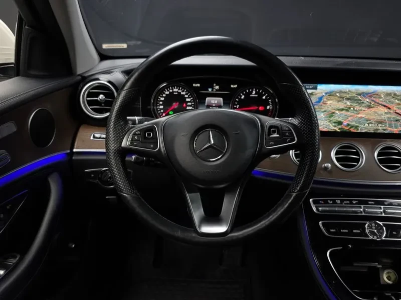 Mercedes-Benz E 220 Exclusive, снимка 13 - Автомобили и джипове - 54830439