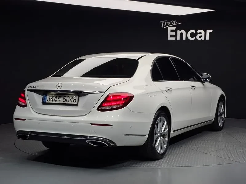 Mercedes-Benz E 220 Exclusive, снимка 2 - Автомобили и джипове - 54830439