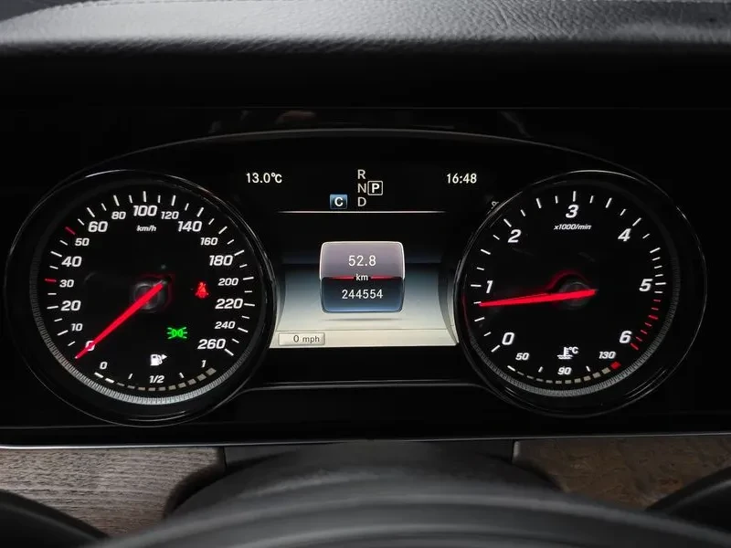Mercedes-Benz E 220 Exclusive, снимка 8 - Автомобили и джипове - 54830439