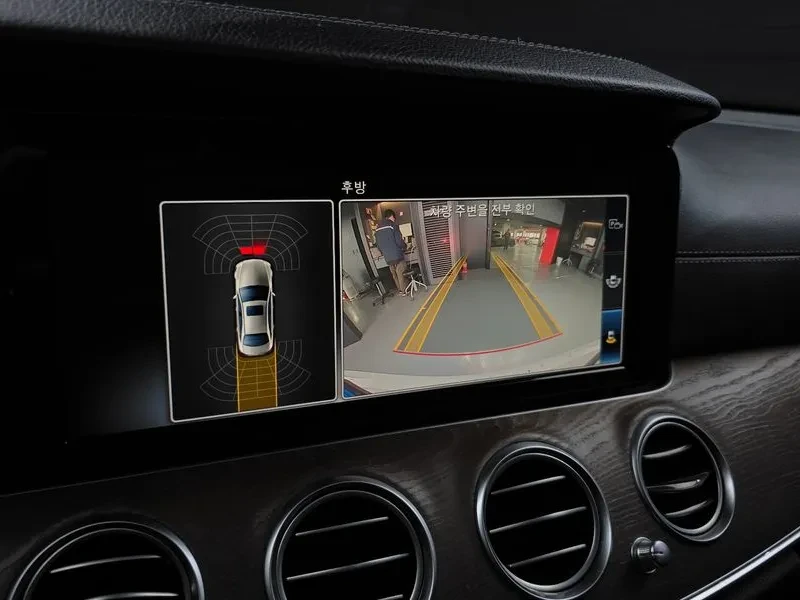 Mercedes-Benz E 220 Exclusive, снимка 15 - Автомобили и джипове - 54830439