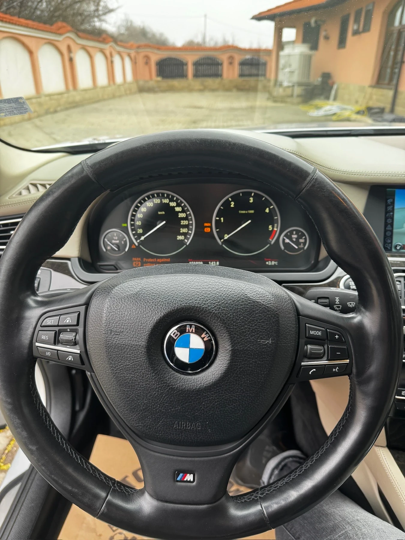 BMW 740 xDrive Individual - изображение 6