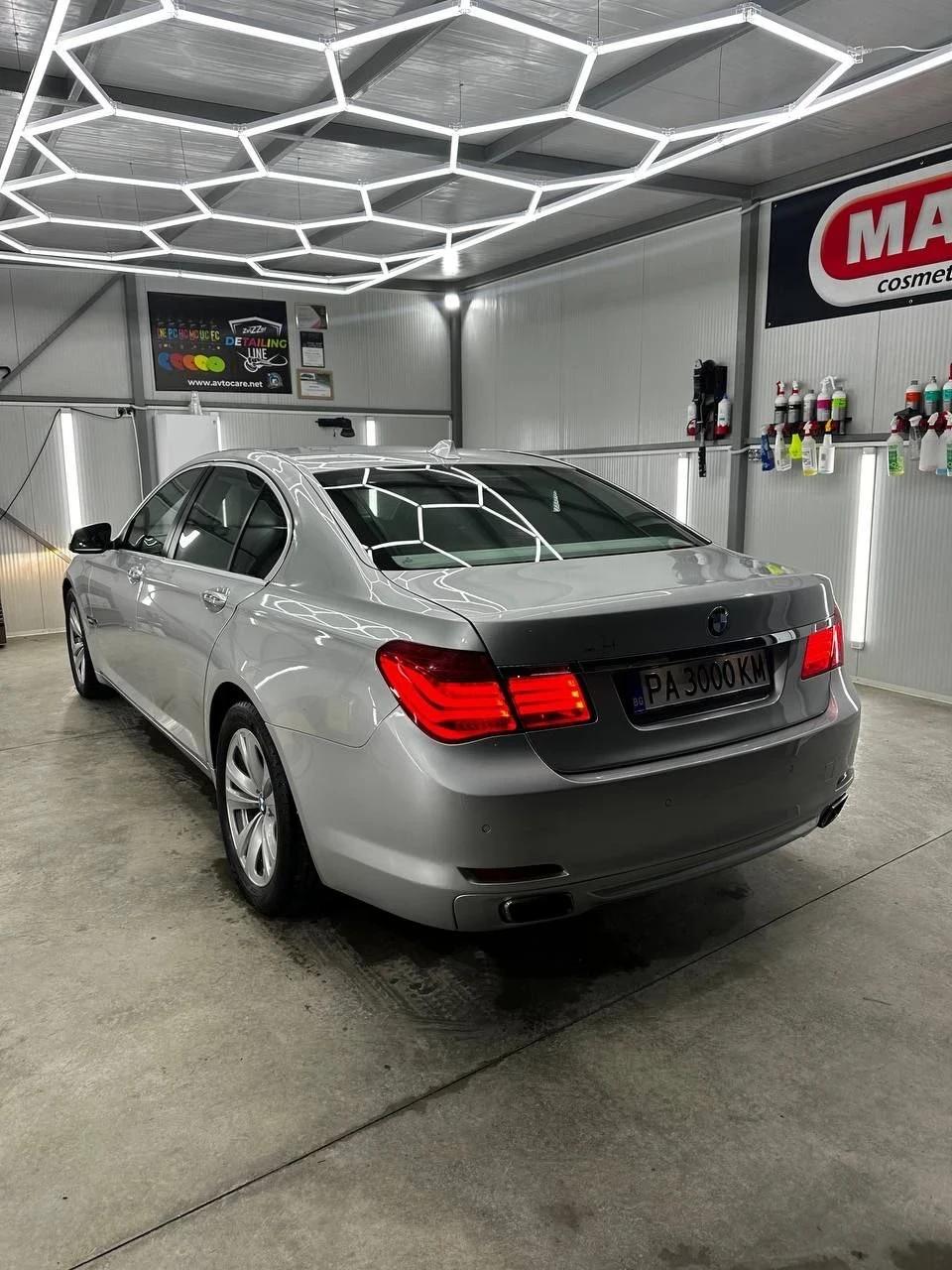 BMW 740 xDrive Individual - изображение 2