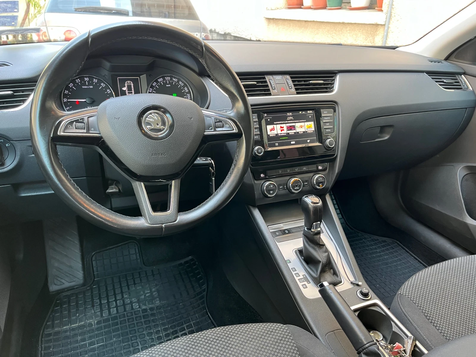 Skoda Octavia 1, 6 TDI Автомат - изображение 9