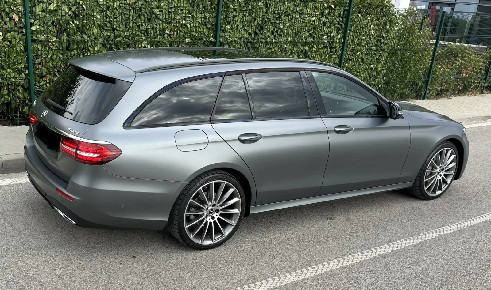 Mercedes-Benz E 300 * AMG SHADOW LINE* 4Matic*  - изображение 6