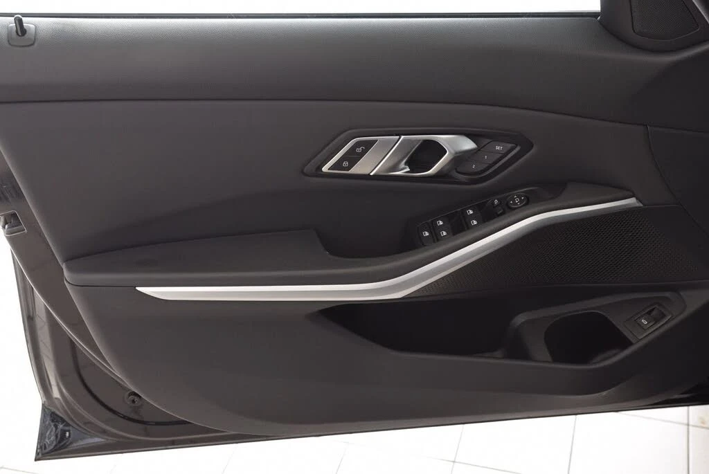 BMW 330 *  *    *   *  | Mobile.bg   15