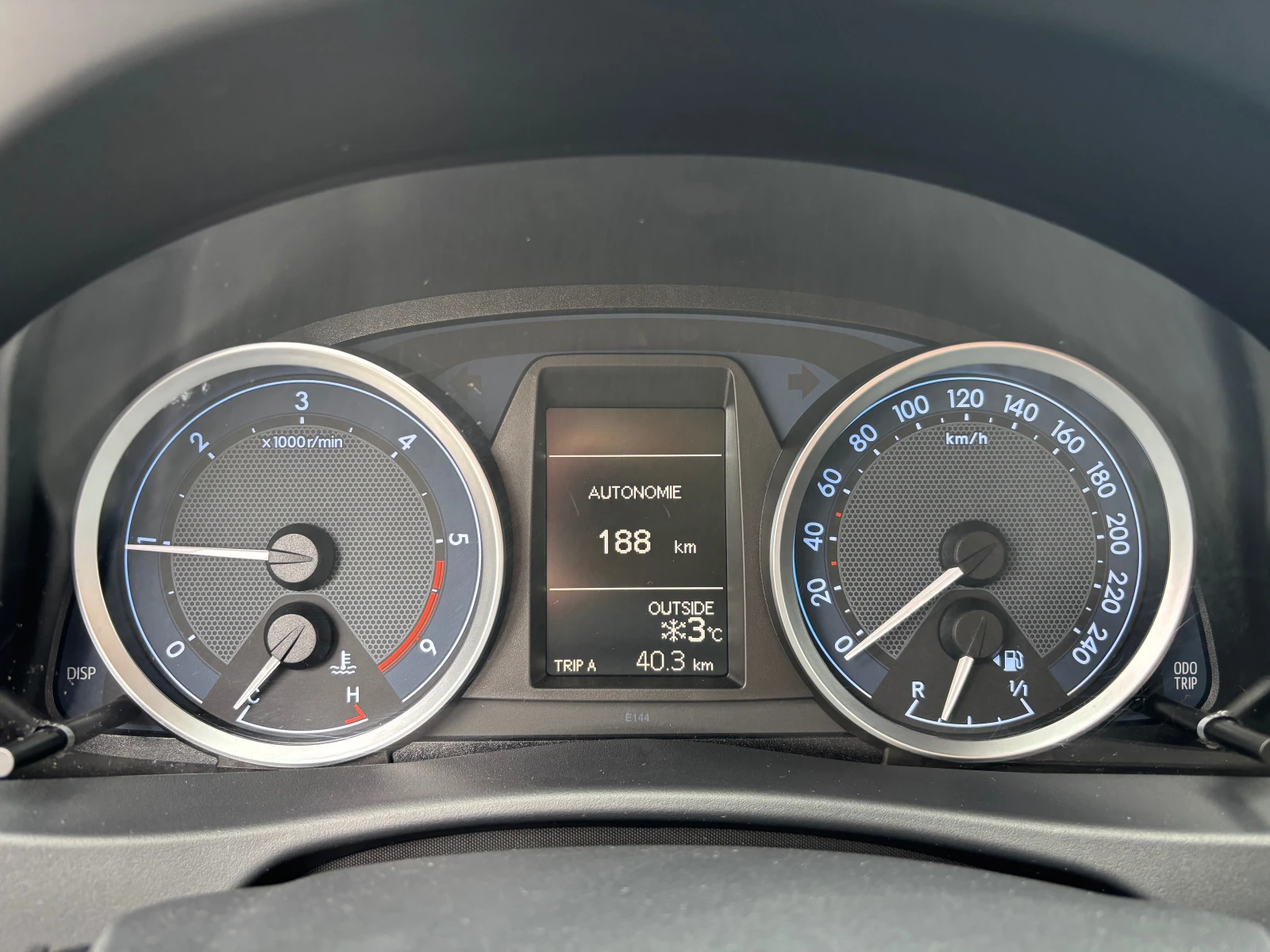 Toyota Auris 1.4d-90k.s-FULLL* * *  | Mobile.bg � ����������� 12