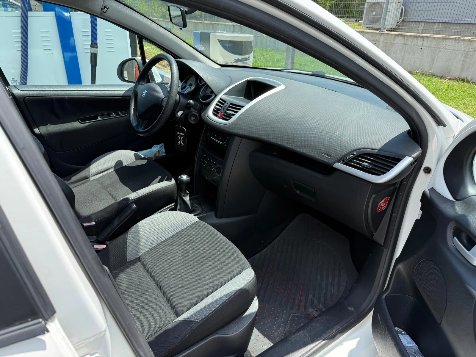 Peugeot 207, снимка 7 - Автомобили и джипове - 54667833