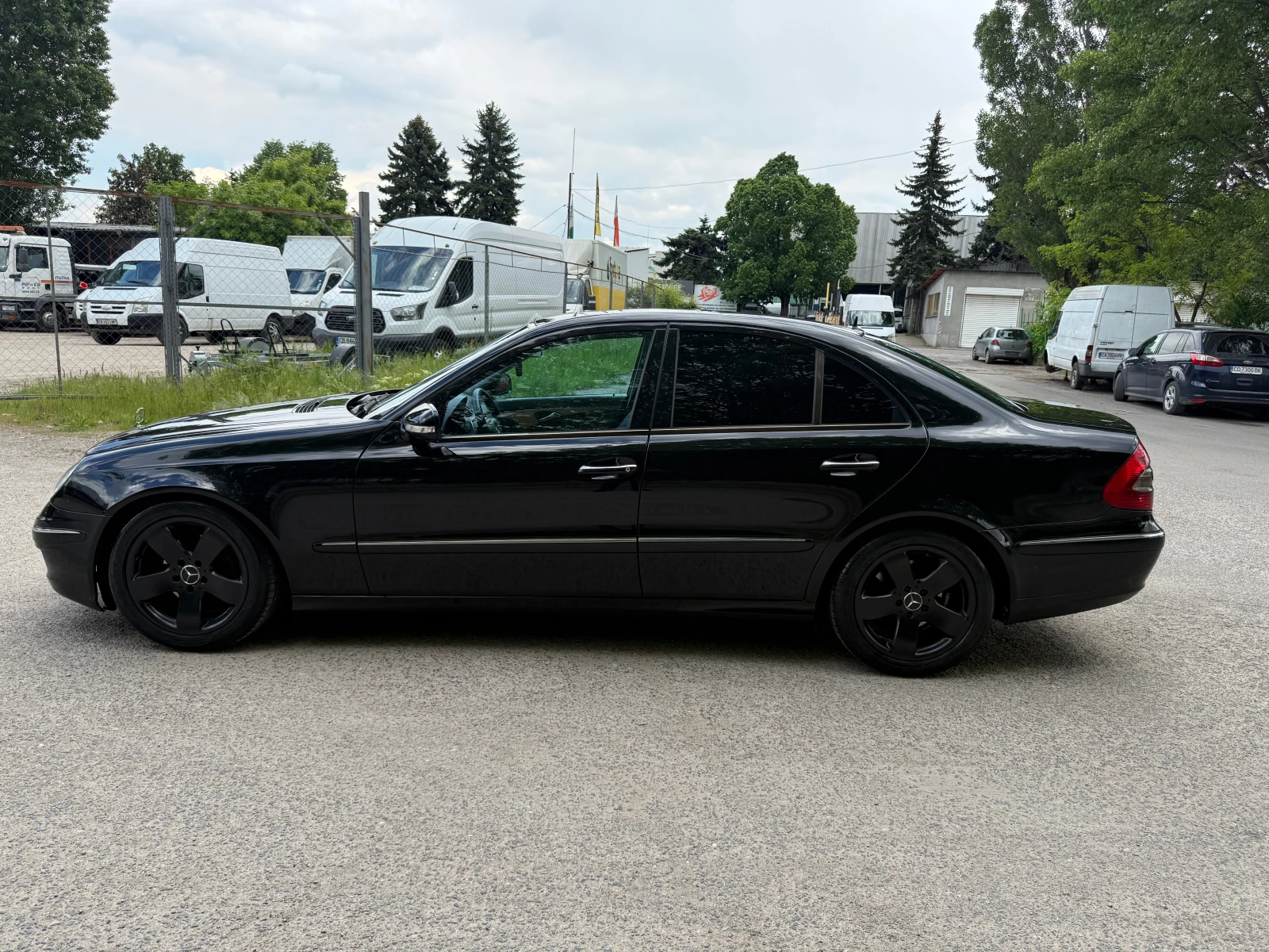 Mercedes-Benz E 300 CDI Bluetec Avantgarde Facelift, снимка 4 - Автомобили и джипове - 54753288