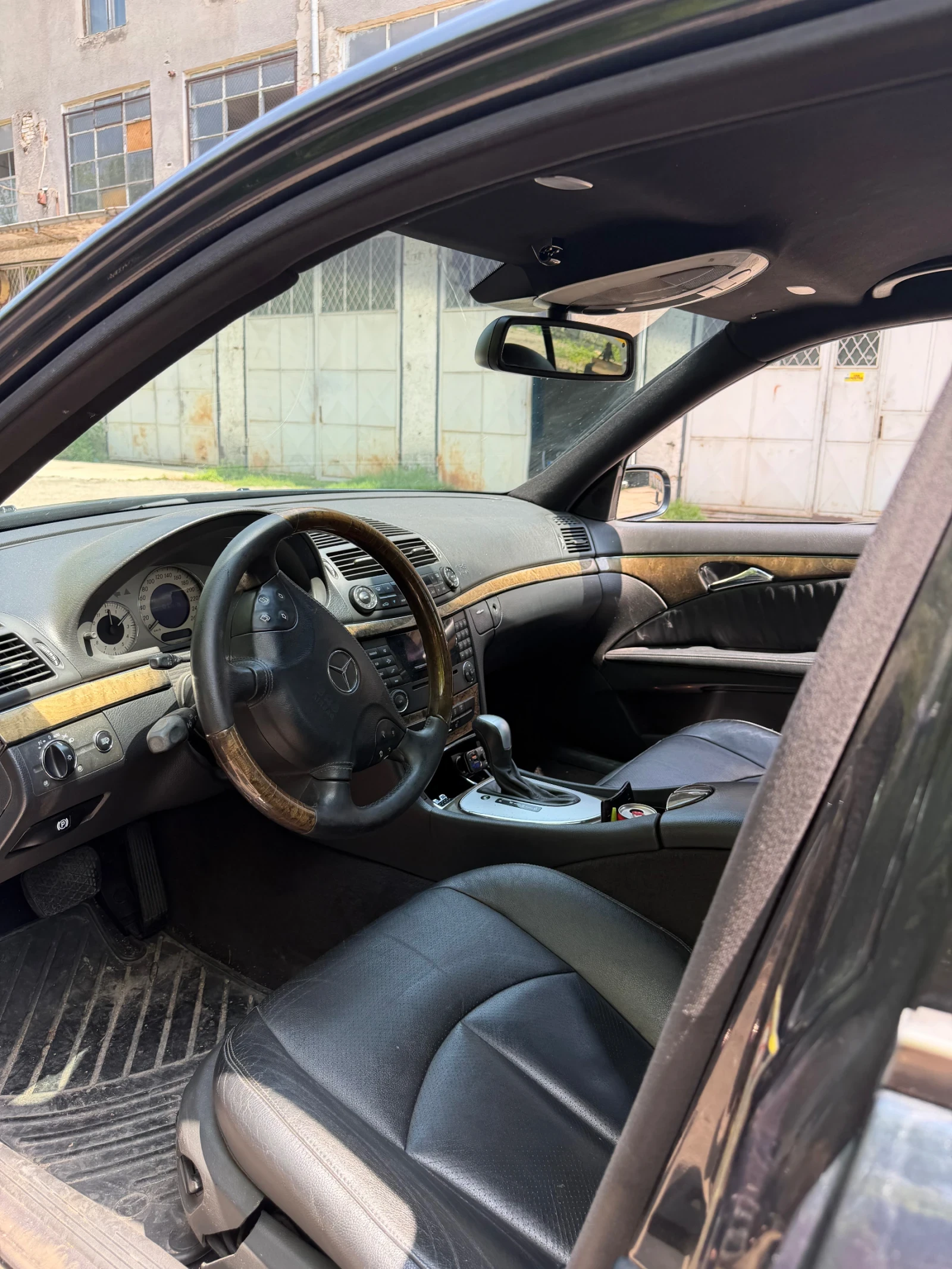 Mercedes-Benz E 320, снимка 7 - Автомобили и джипове - 54799496