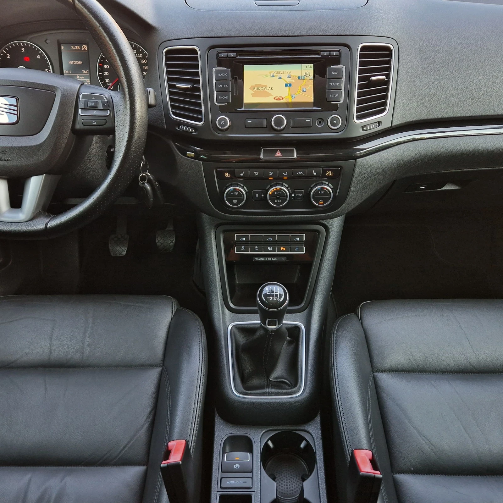 VW Sharan 2.0TDi 140K.4X4 7-МЕСТА/ЕЛ.ВРАТИ/КОЖА/ПАНОР/ПЕЧКА , снимка 15 - Автомобили и джипове - 55564918