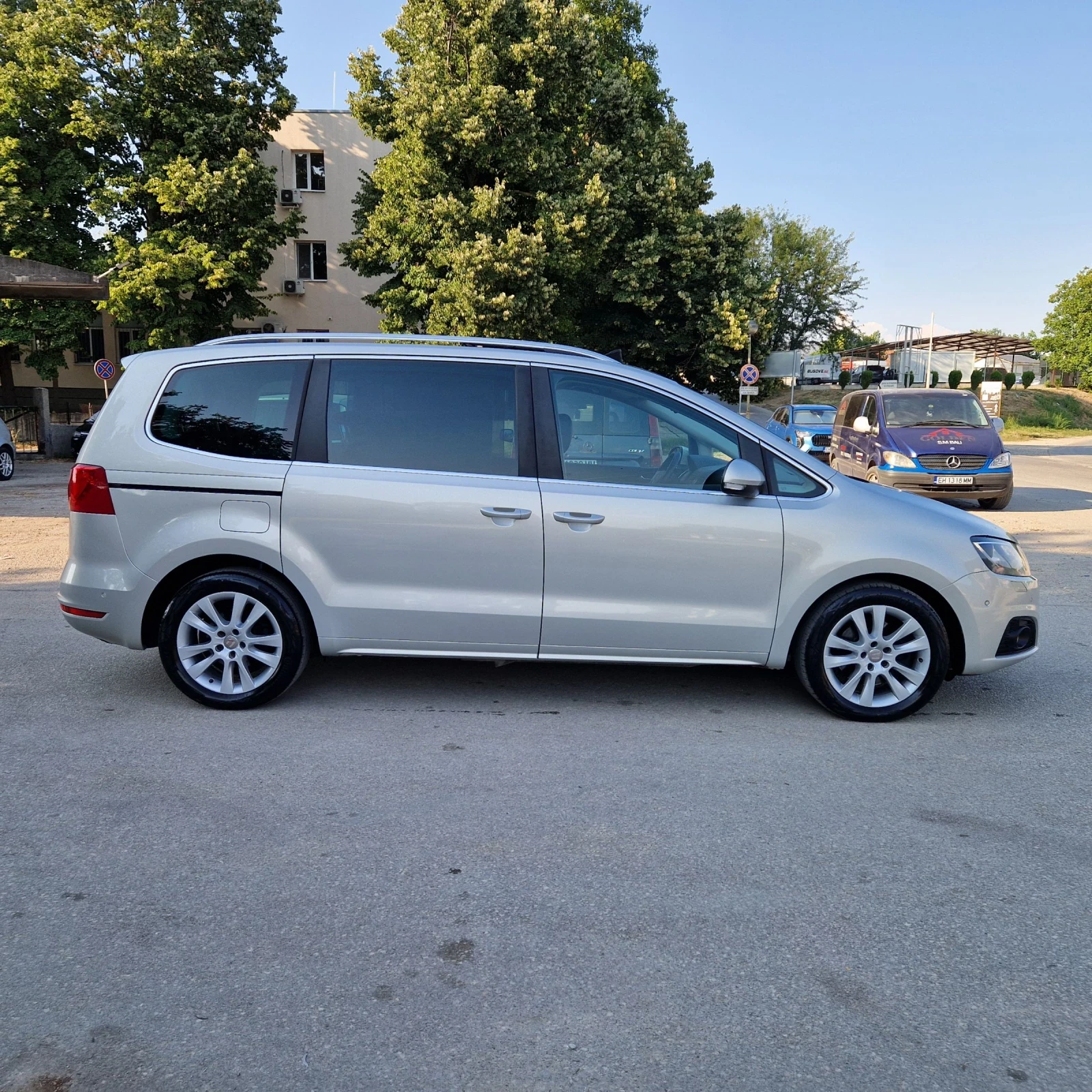 VW Sharan 2.0TDi 140K.4X4 7-МЕСТА/ЕЛ.ВРАТИ/КОЖА/ПАНОР/ПЕЧКА , снимка 7 - Автомобили и джипове - 55564918