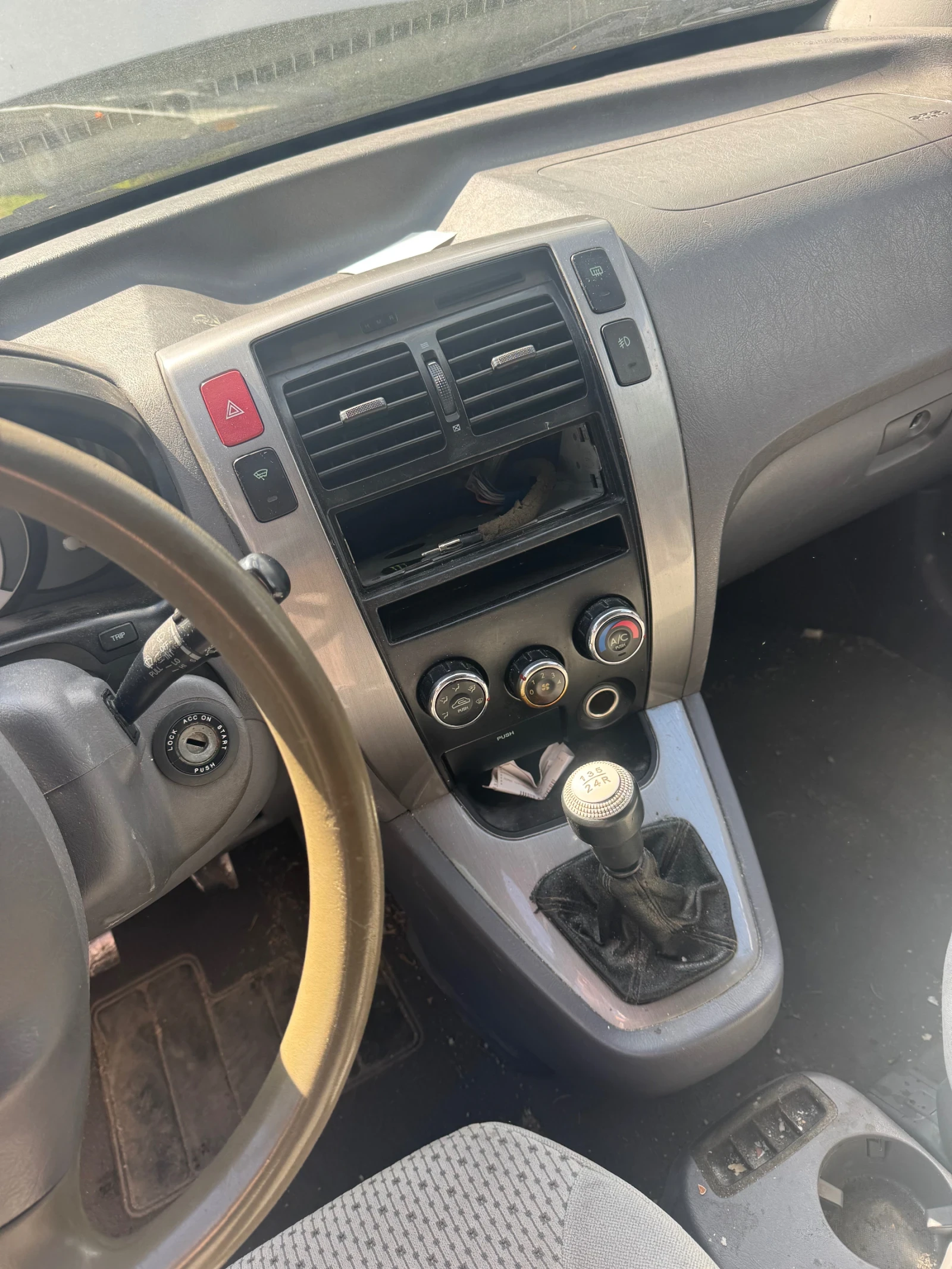 Hyundai Tucson 2.0crdi, снимка 5 - Автомобили и джипове - 54729744