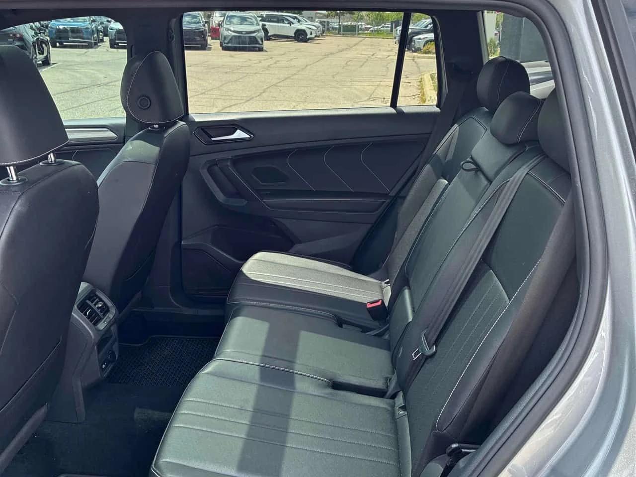 VW Tiguan * Comfortline R Line Black Edition * CARFAX * БЕЗ , снимка 11 - Автомобили и джипове - 54859857