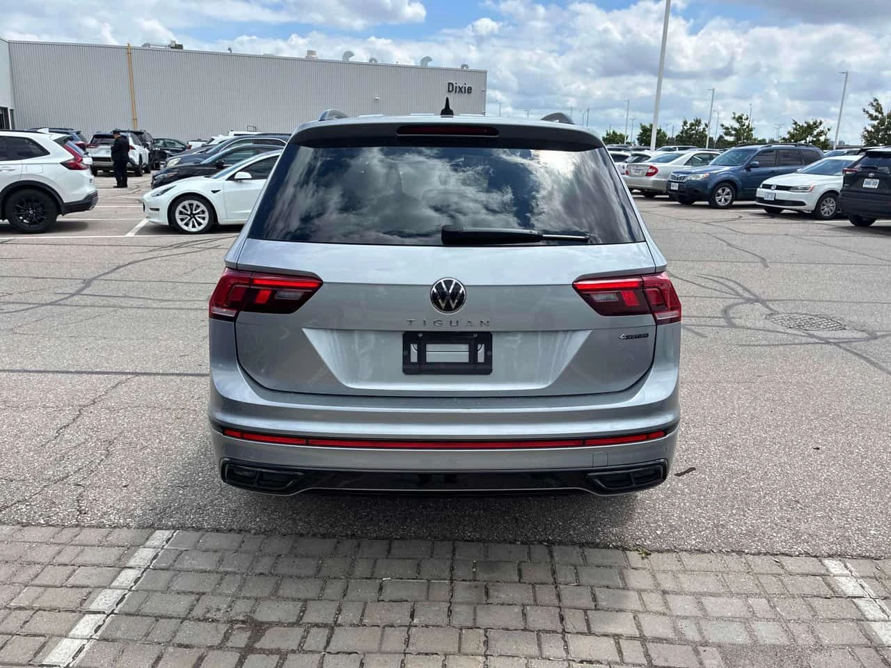 VW Tiguan * Comfortline R Line Black Edition * CARFAX * БЕЗ , снимка 4 - Автомобили и джипове - 54859857
