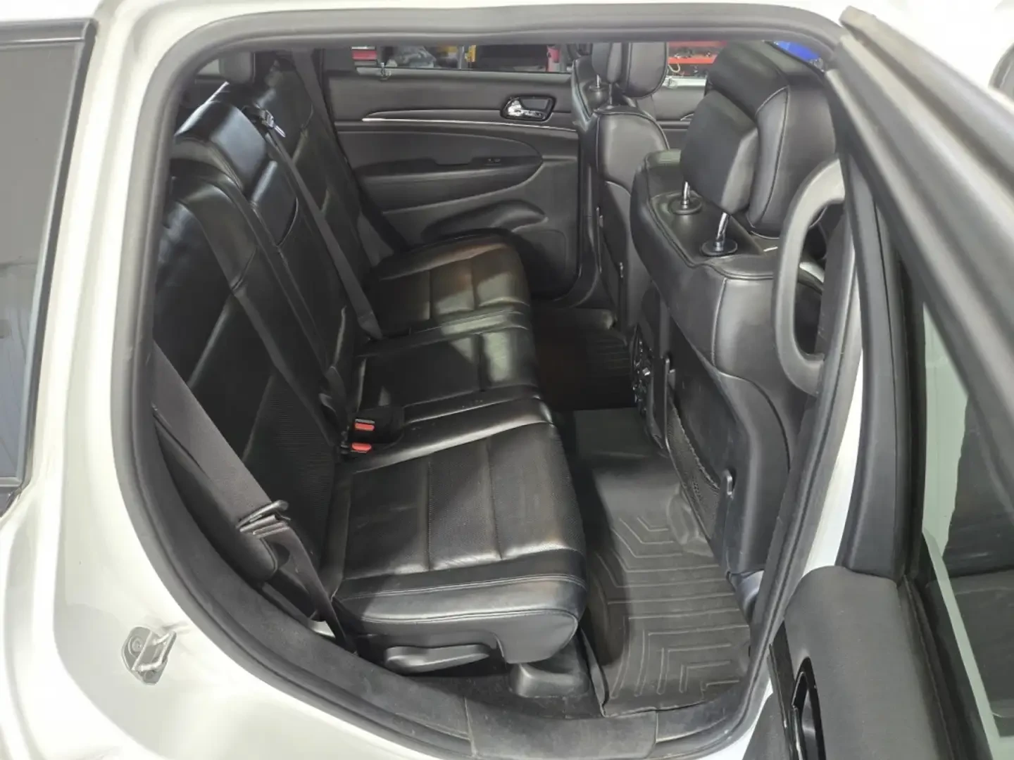 Jeep Grand cherokee 5.7 HEMI * HIGH ALTITUDE* FULL MAX * КРАЙНА ЦЕНА* , снимка 15 - Автомобили и джипове - 55951859