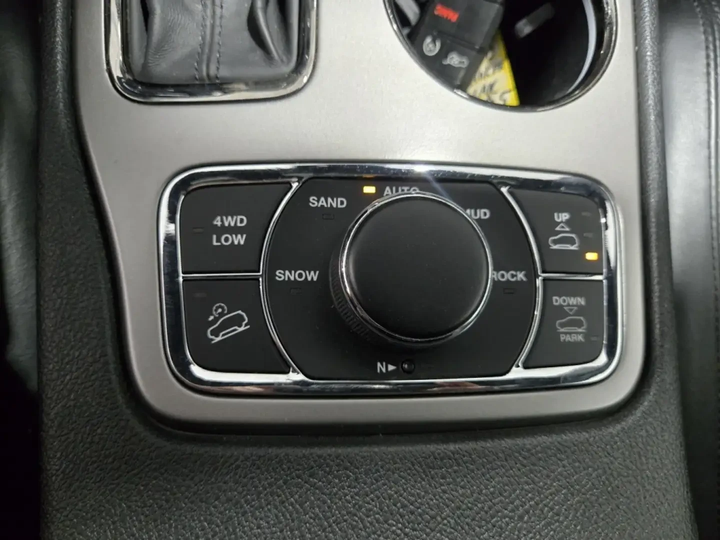 Jeep Grand cherokee 5.7 HEMI * HIGH ALTITUDE* FULL MAX * КРАЙНА ЦЕНА* , снимка 12 - Автомобили и джипове - 55951859