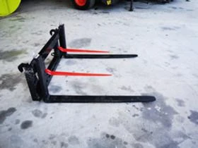 Балировачка John Deere Палетни вилици и шишове за бали , снимка 1