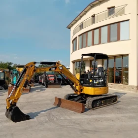      Cat 303.5E2CR *  *   * 