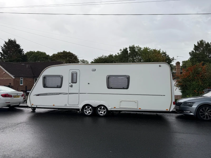 Каравана Swift CHARISMA СПАЛНЯ , снимка 5 - Каравани и кемпери - 52965173