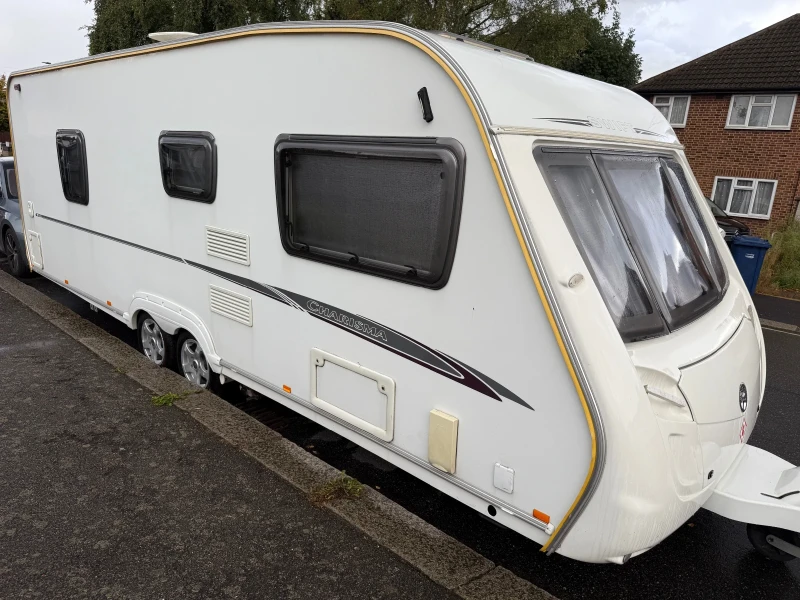 Каравана Swift CHARISMA СПАЛНЯ 