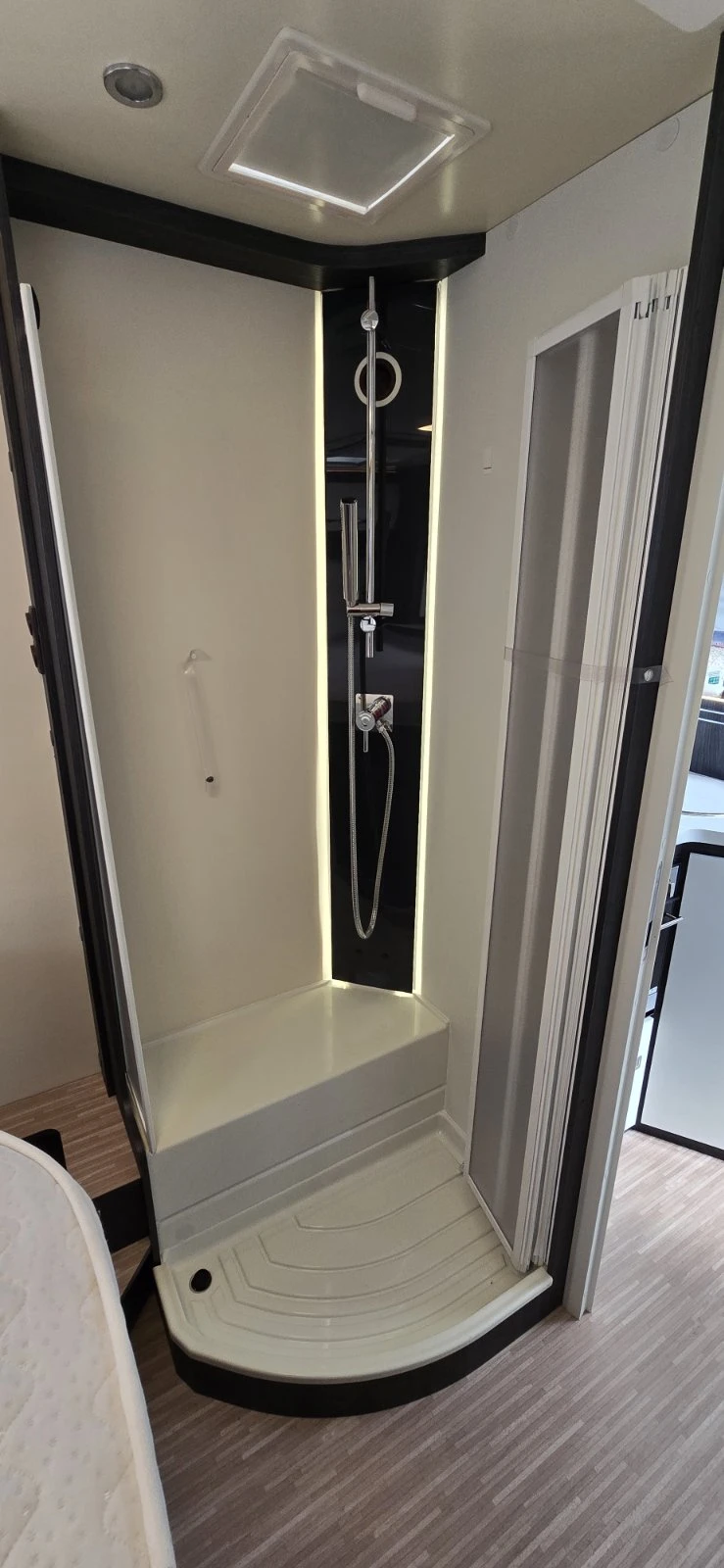 ������ Benimar Aristeo 696 | Mobile.bg � ����������� 10