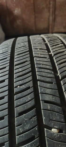Гуми Зимни 235/40R19, снимка 2