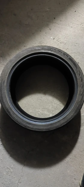 Гуми Зимни 235/40R19, снимка 7