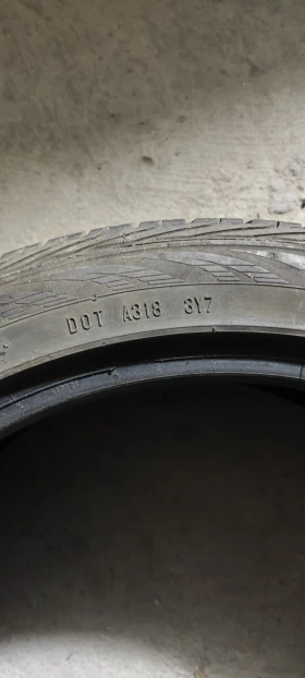 Гуми Зимни 235/40R19, снимка 6