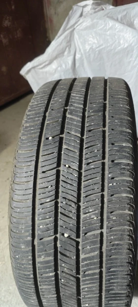 Гуми Зимни 235/40R19, снимка 1