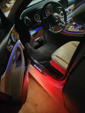Mercedes-Benz E 300 4 Matic, снимка 15