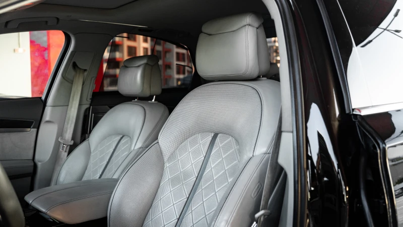 Audi S8 4.0 TFSI MATRIX/CARBON/MASSAGE/360/PANO, снимка 10 - Автомобили и джипове - 53140594