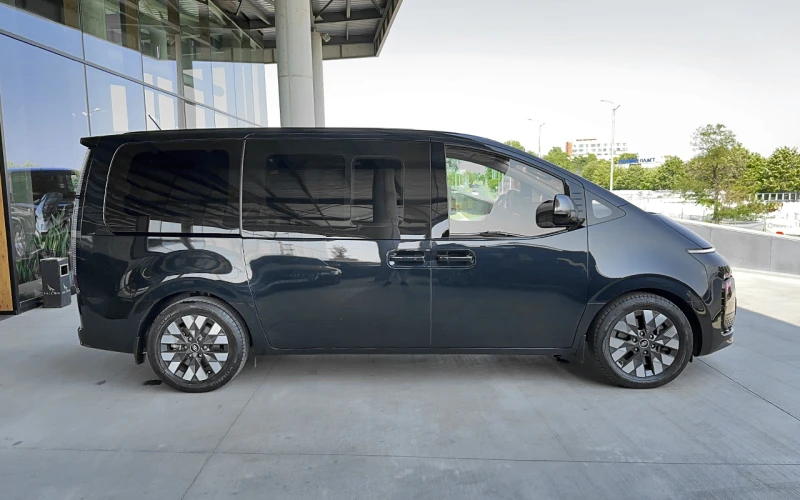 Hyundai Staria Lux 2.2 HITRAC, снимка 3 - Автомобили и джипове - 51273301