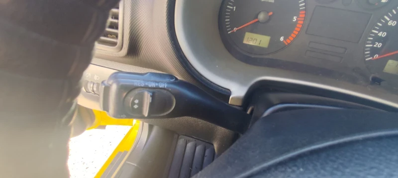 Seat Leon, снимка 15 - Автомобили и джипове - 52938402