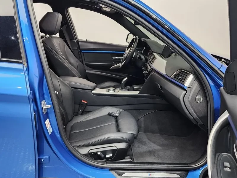 BMW 320 i - САМО 30% АВАНС, снимка 11 - Автомобили и джипове - 56304456
