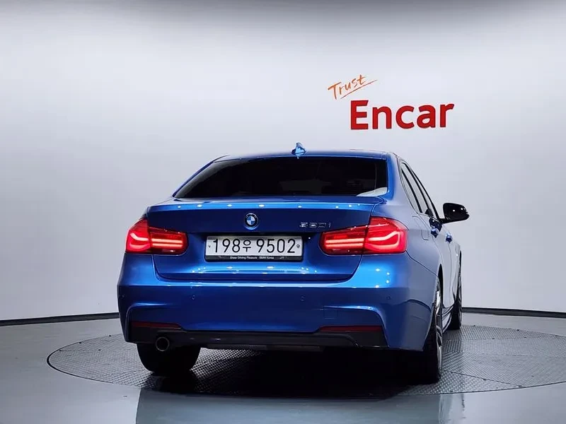 BMW 320 i - САМО 30% АВАНС, снимка 4 - Автомобили и джипове - 56304456