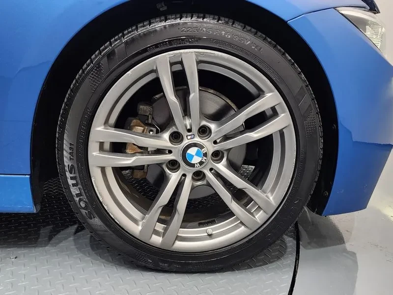 BMW 320 i - САМО 30% АВАНС, снимка 5 - Автомобили и джипове - 56304456