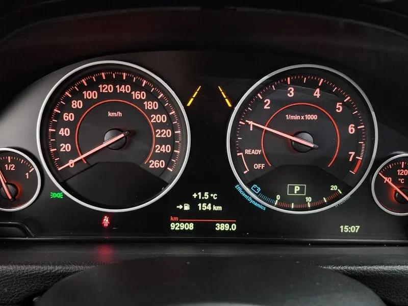 BMW 320 i - САМО 30% АВАНС, снимка 8 - Автомобили и джипове - 56304456