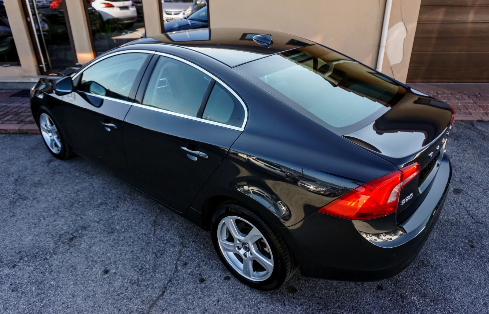 Volvo S60 2.0 D3 MOMENTUM GEARTRONIC - изображение 4