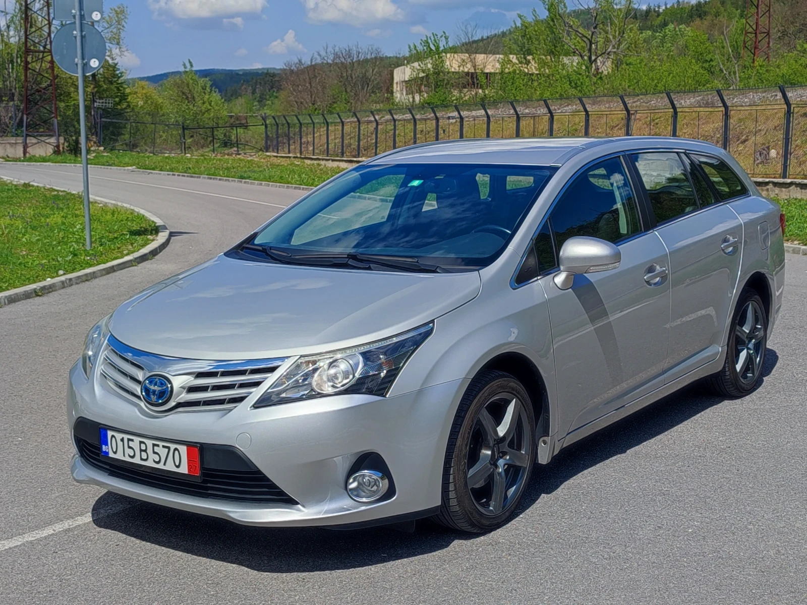 Toyota Avensis 2.0i AUTO NAVI ШВЕЙЦАРИЯ  - изображение 9