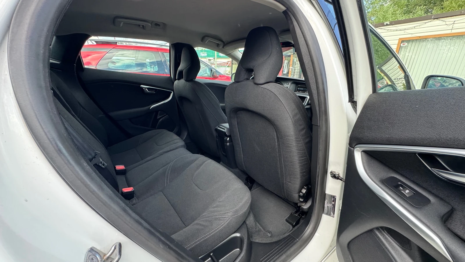 Volvo V40 1.6 D2 Face 114 k.c  - изображение 10