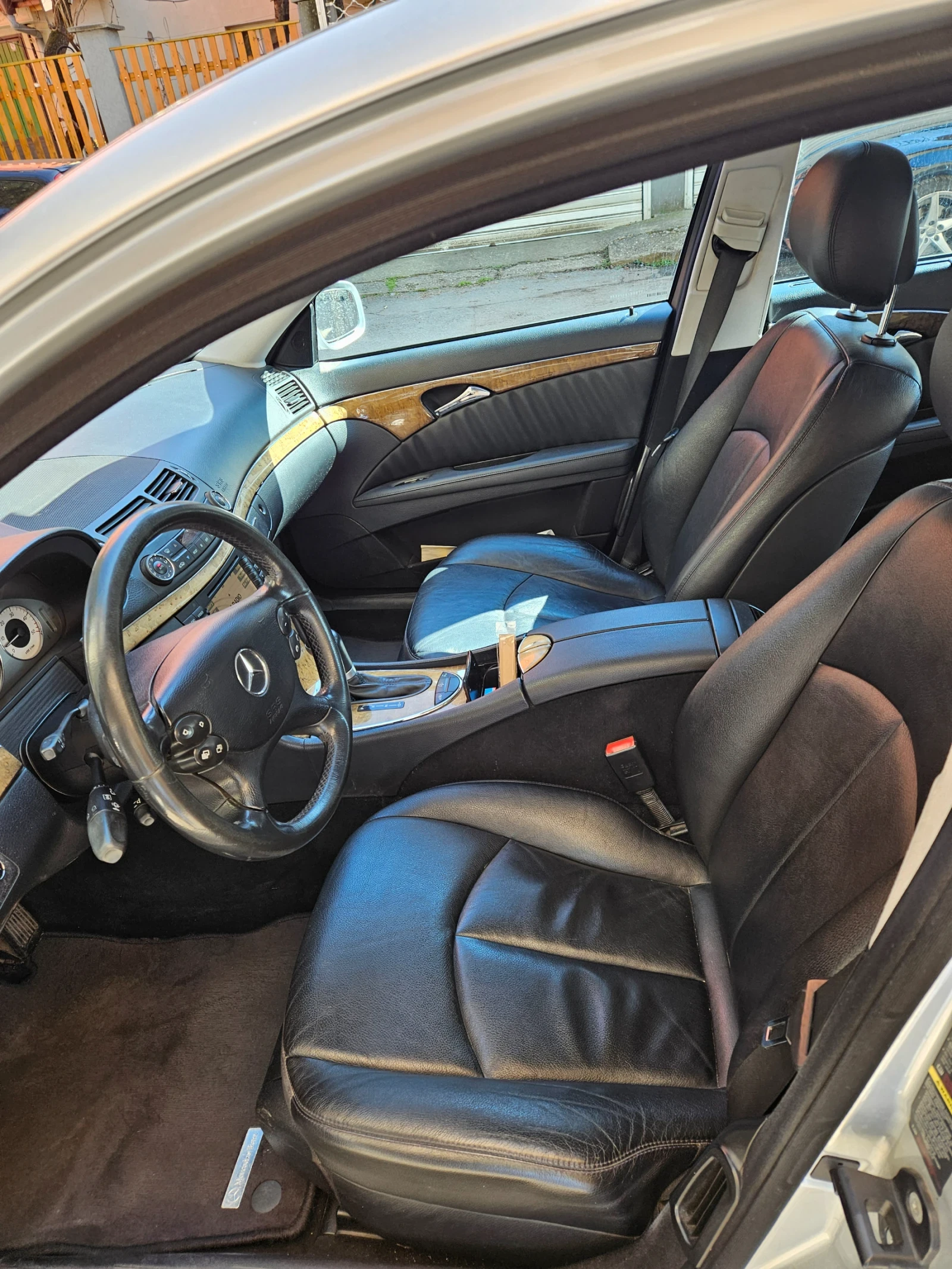 Mercedes-Benz E 320, снимка 9 - Автомобили и джипове - 53800247