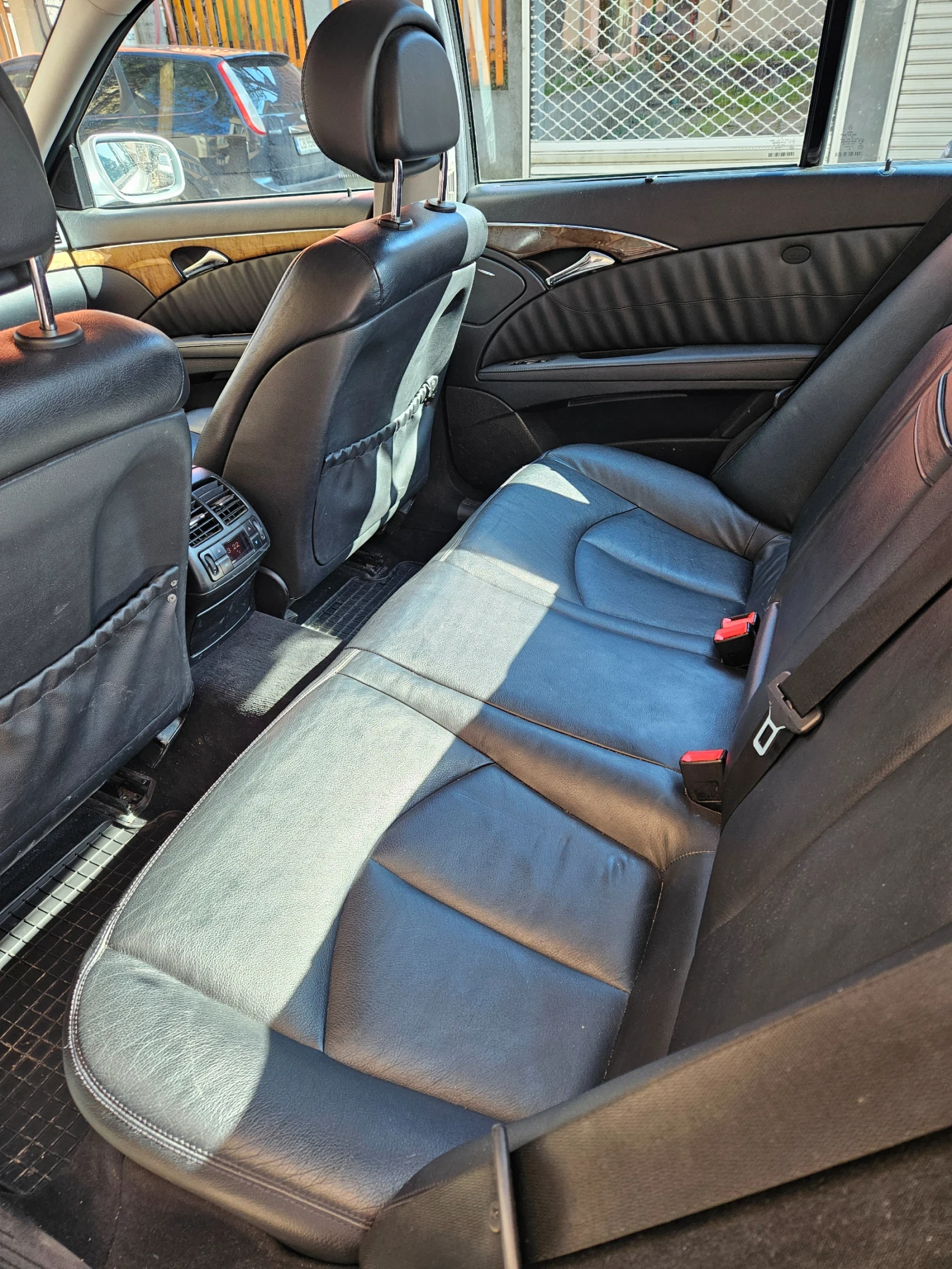 Mercedes-Benz E 320, снимка 11 - Автомобили и джипове - 53800247