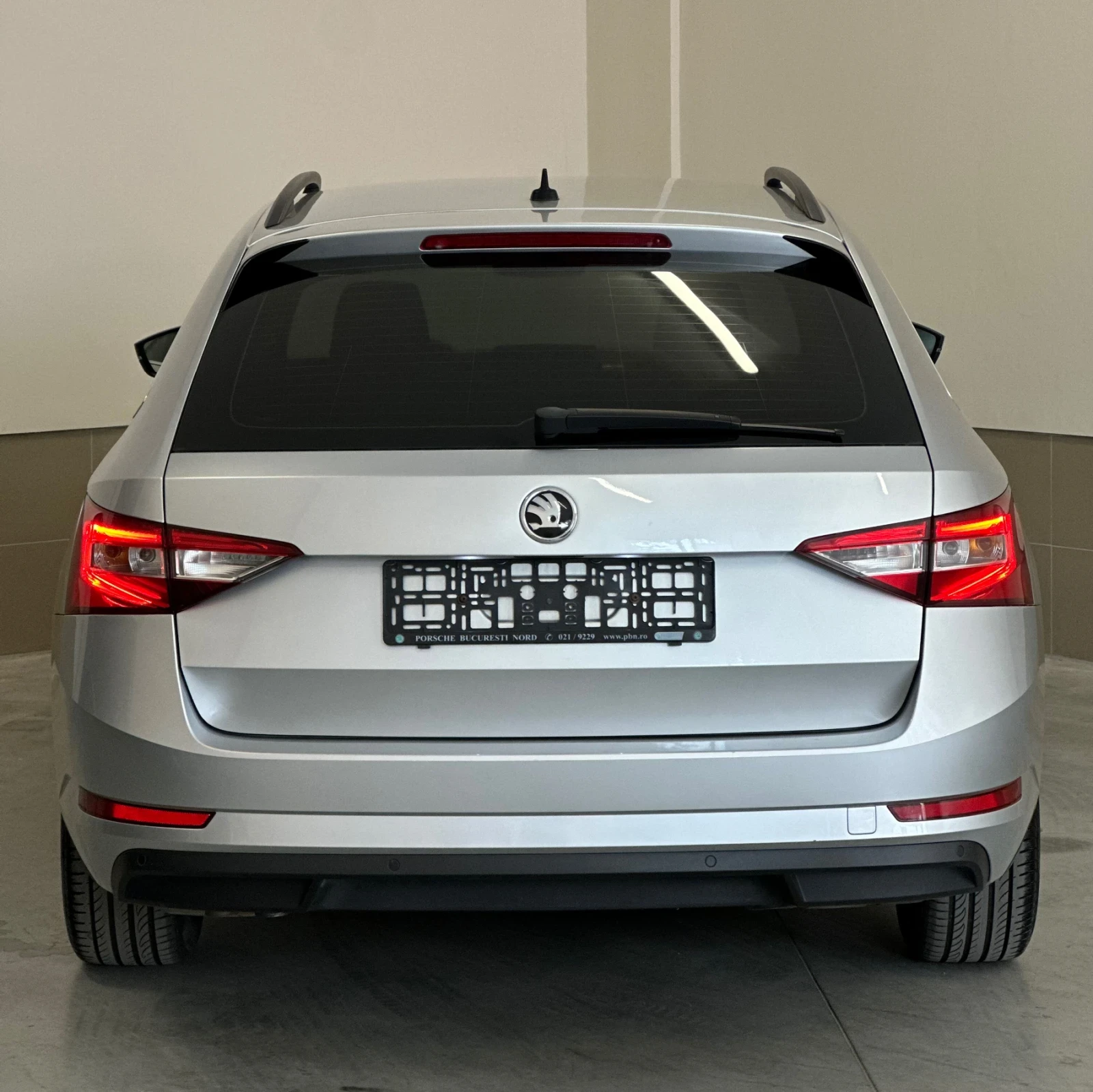 Skoda Superb 2.00D/4x4/MATRIX/РЪЧКА/История в Skoda/ЗА ЦЕНИТЕЛИ, снимка 6 - Автомобили и джипове - 54529005