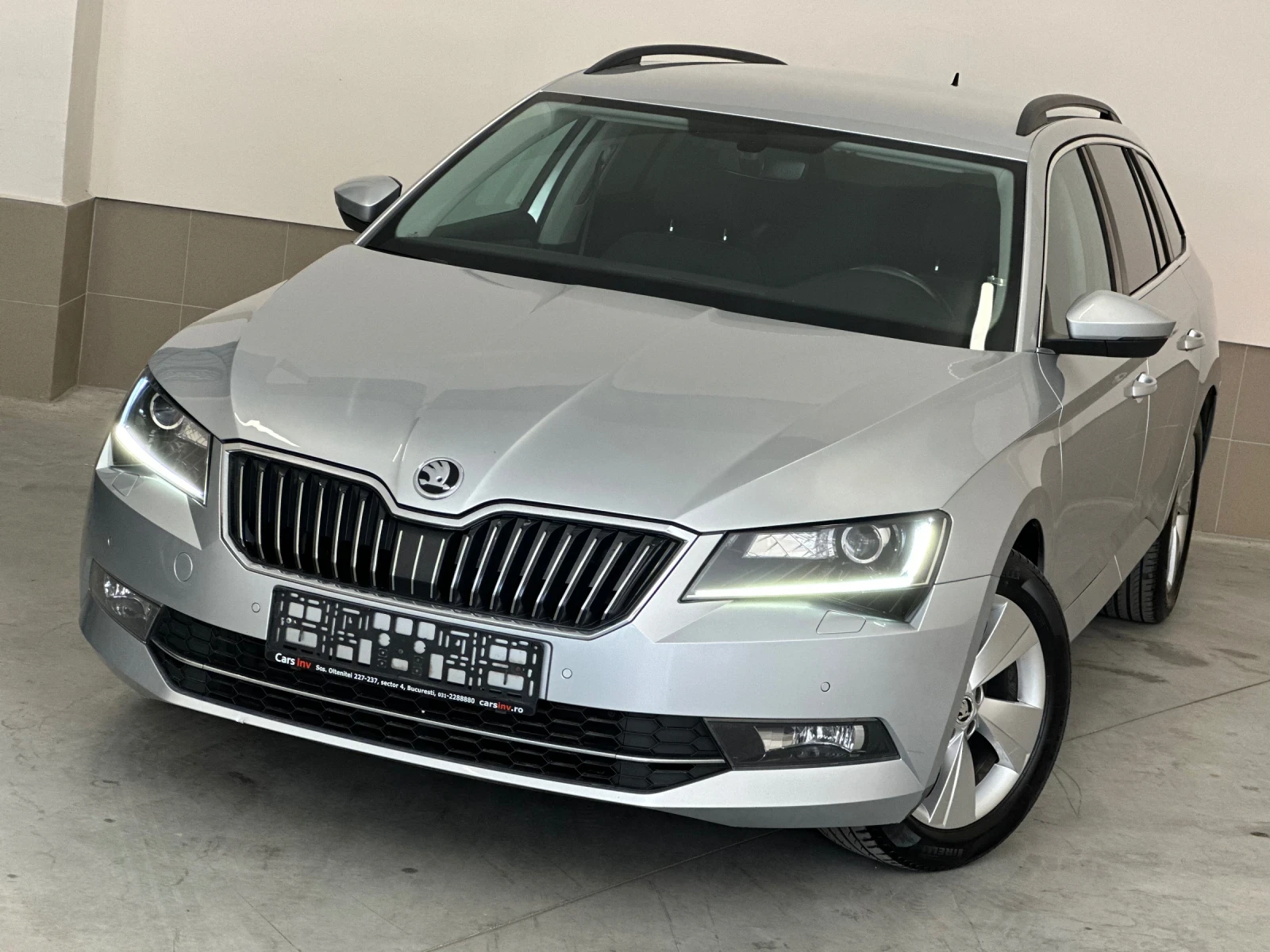 Skoda Superb 2.00D/4x4/MATRIX/РЪЧКА/История в Skoda/ЗА ЦЕНИТЕЛИ, снимка 4 - Автомобили и джипове - 54529005