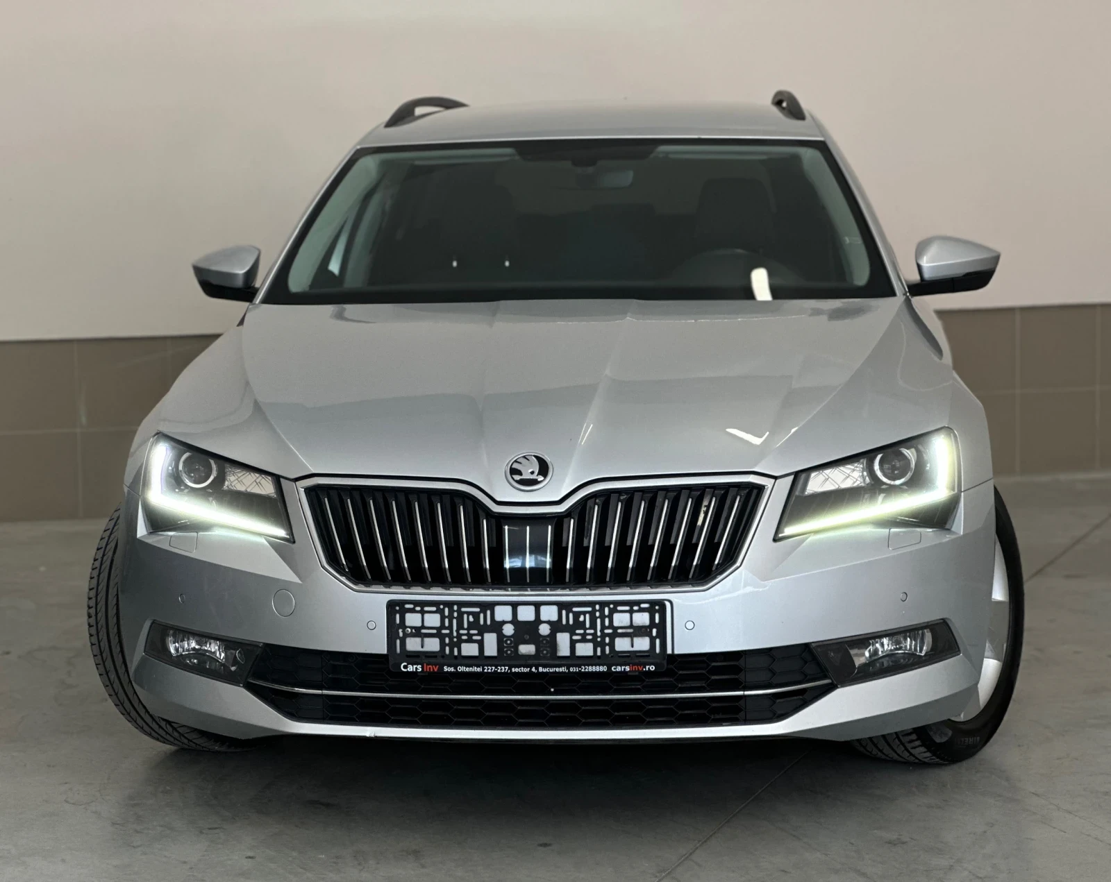 Skoda Superb 2.00D/4x4/MATRIX/РЪЧКА/История в Skoda/ЗА ЦЕНИТЕЛИ, снимка 5 - Автомобили и джипове - 54529005