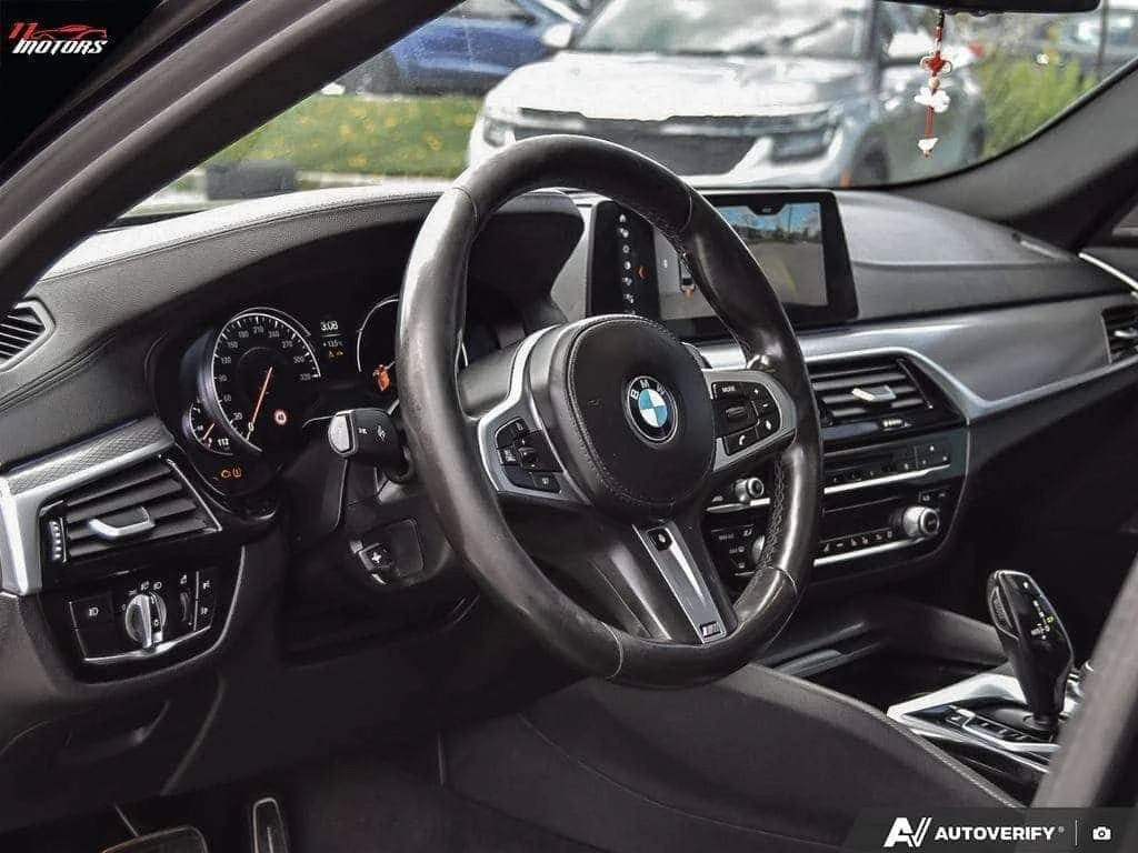 BMW 540 М-Pack Distronic xDrive  CARFAX, снимка 11 - Автомобили и джипове - 54554423