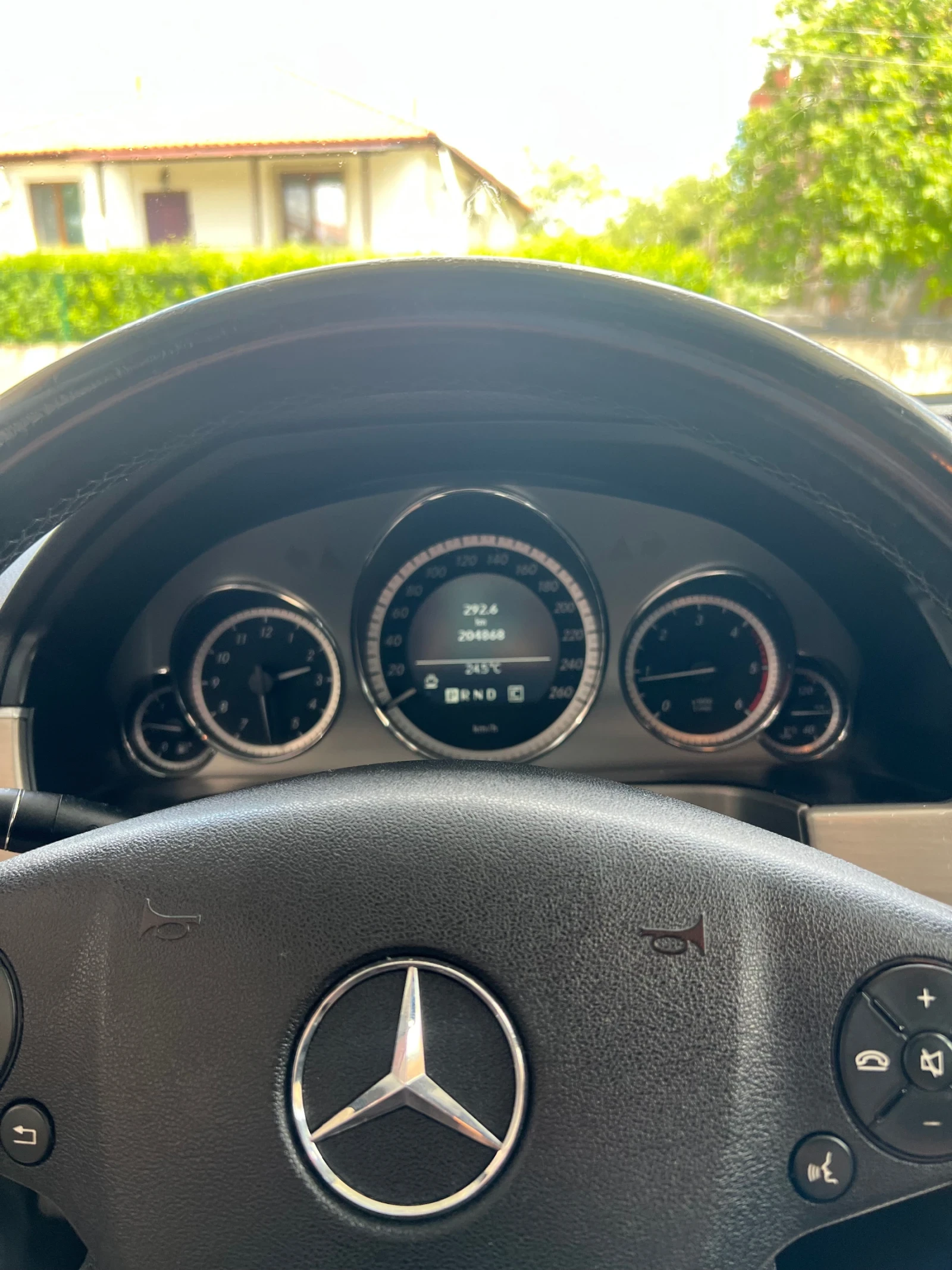 Mercedes-Benz E 220, снимка 10 - Автомобили и джипове - 55041154