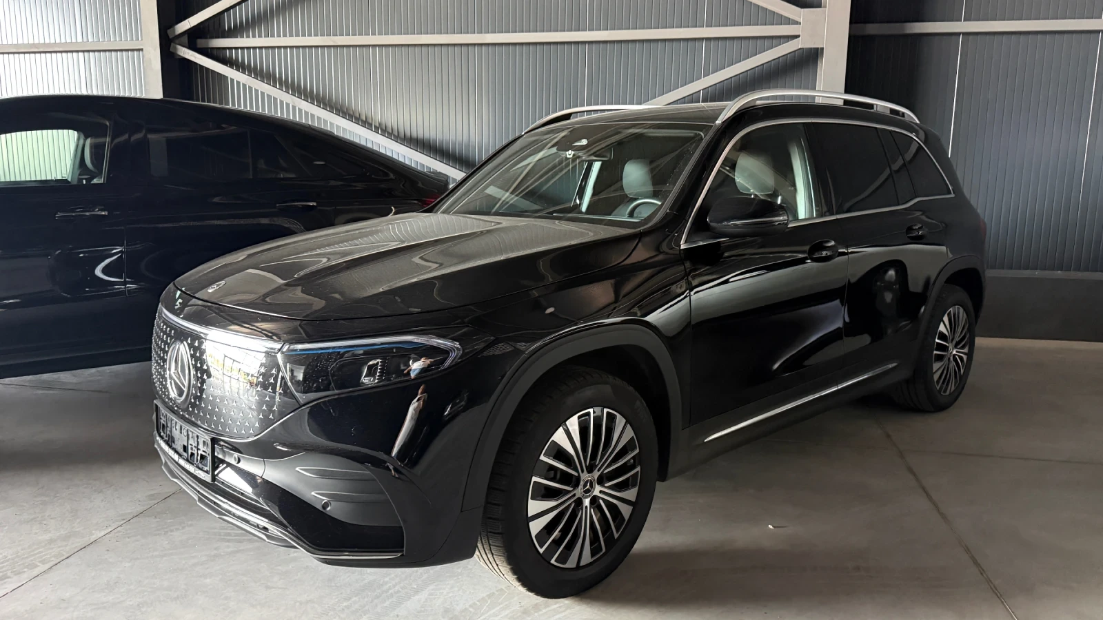 Mercedes-Benz EQB 250+ , 7местна, снимка 2 - Автомобили и джипове - 55361197