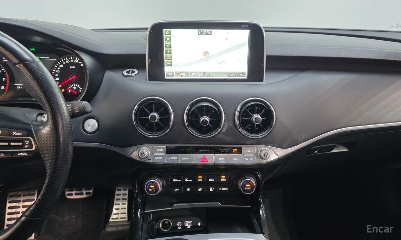 Kia Stinger 3.3* TURBO* ПОДГРЕВ* ОБДУХВАНЕ* ХЕДЪП* LANE* ASSIS, снимка 10 - Автомобили и джипове - 55421231